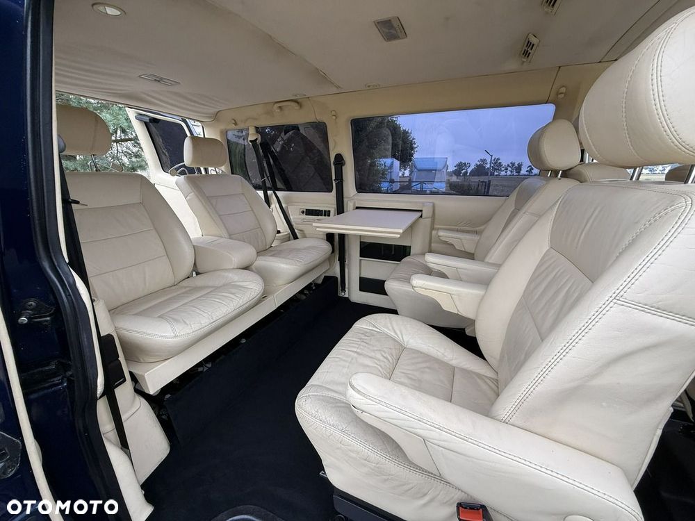 Volkswagen Multivan - 17
