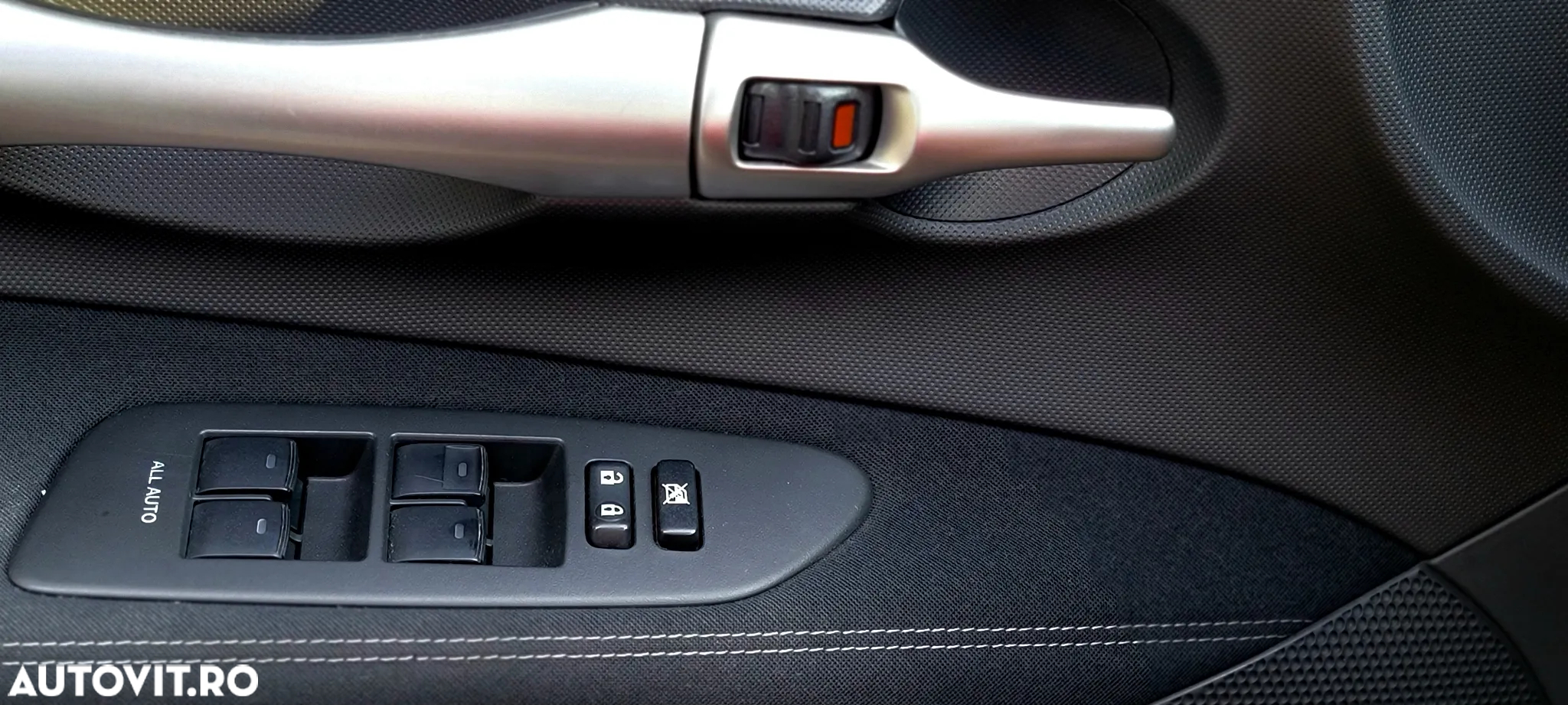 Toyota Auris 1.8 L VVT-i HSD Luna - 17