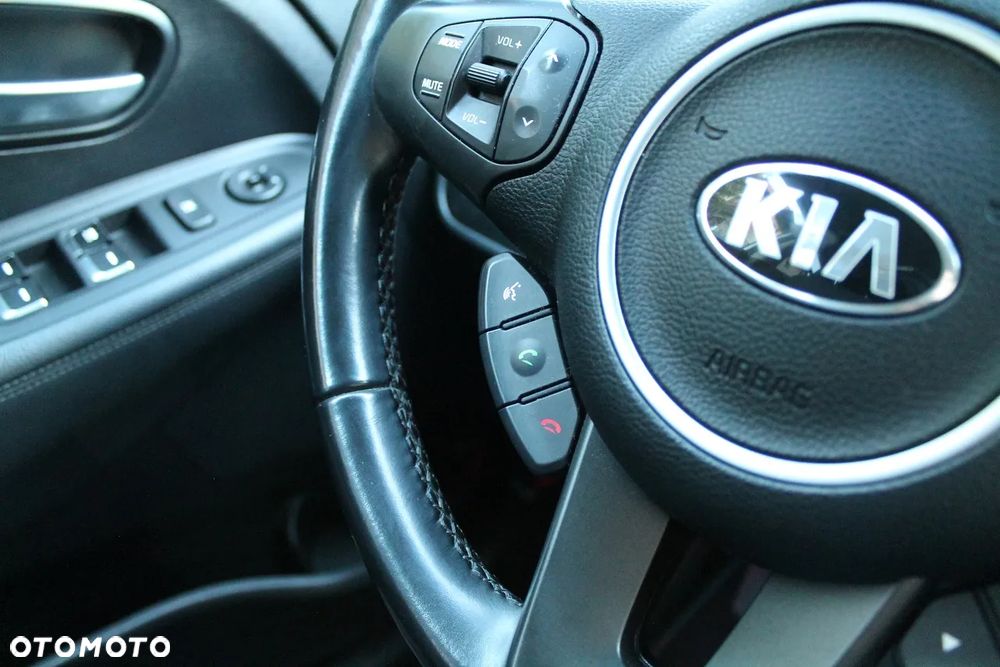 Kia Carens 1.7 CRDi M 7os EU6 - 23