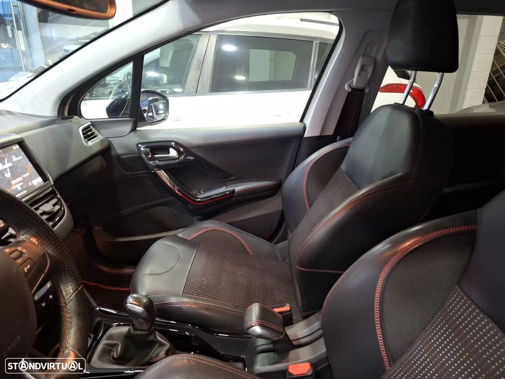 Peugeot 2008 1.2 PureTech GT Line - 15