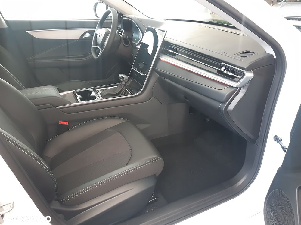 JAC J7 Plus CVT - 18