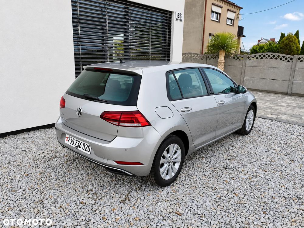 Volkswagen Golf - 6