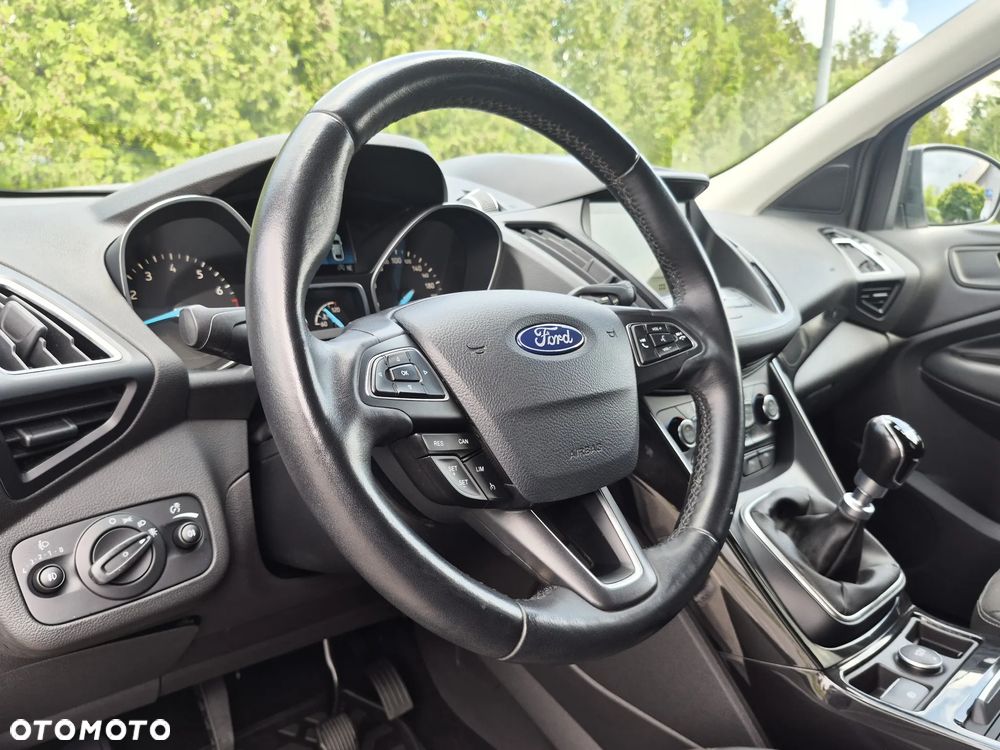 Ford Kuga 1.5 EcoBoost 2x4 Titanium - 10