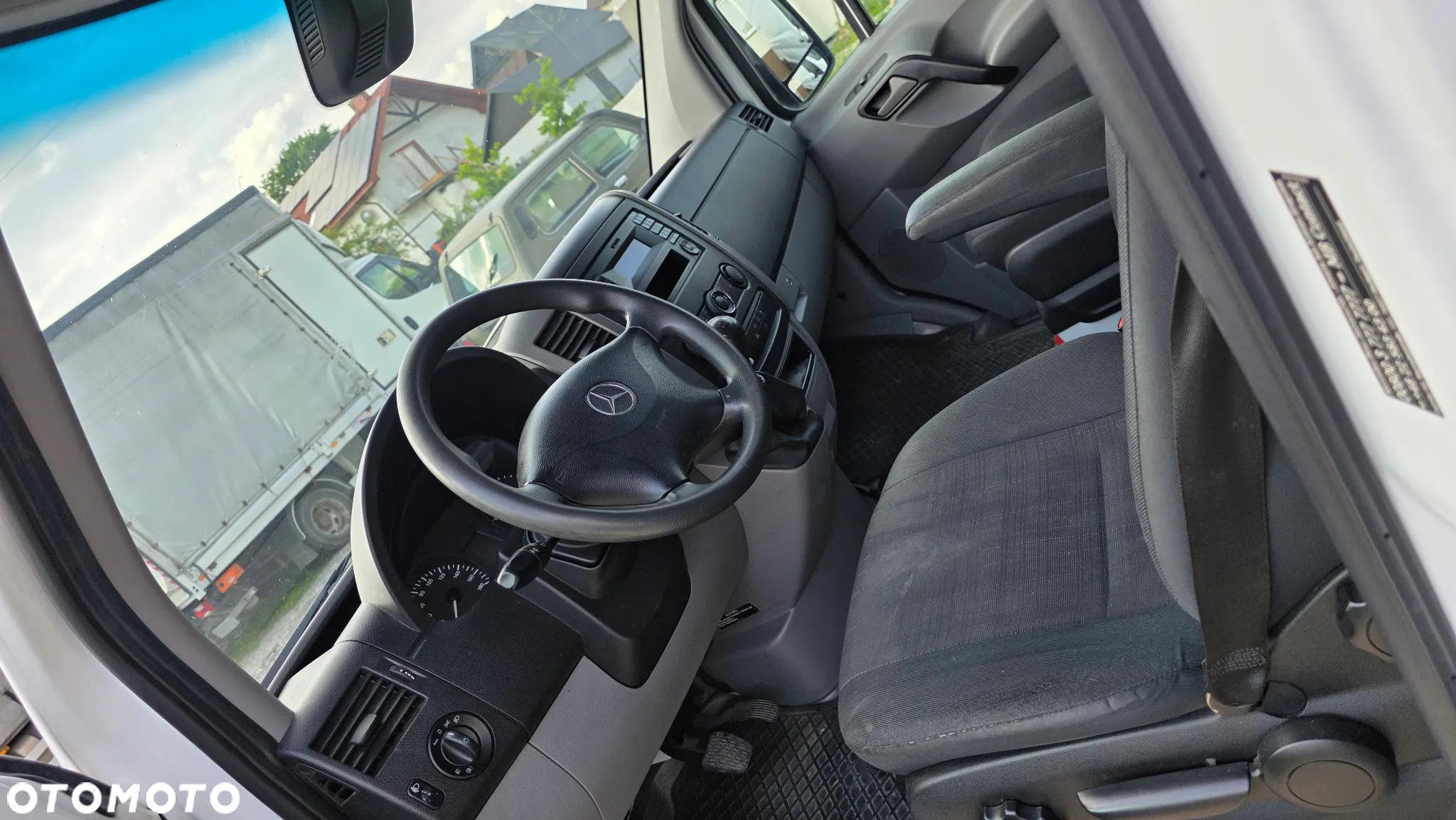 Mercedes-Benz Sprinter - 13