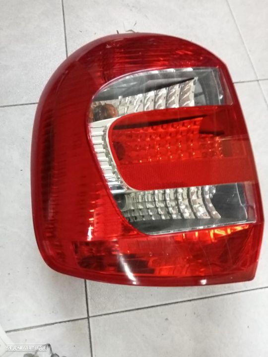 Farolim esquerdo Renault Modus / 8200658411 - 1