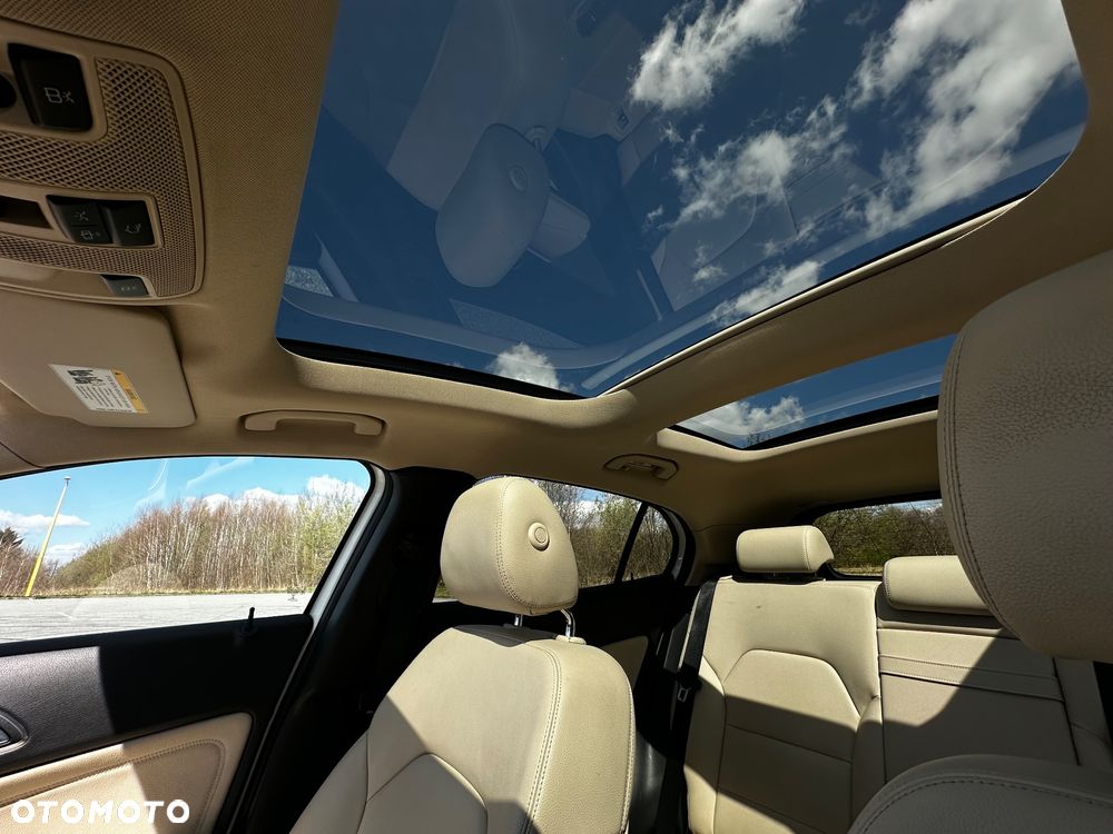 Mercedes-Benz GLA 250 4Matic 7G-DCT - 24