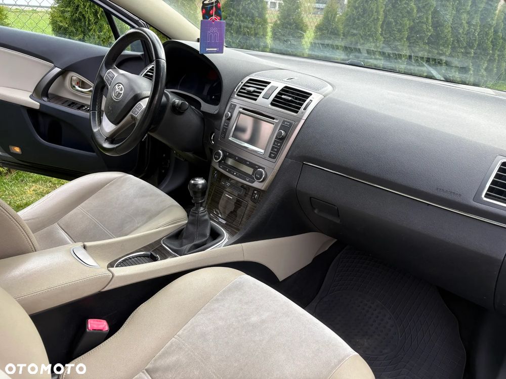 Toyota Avensis 1.8 Premium - 10