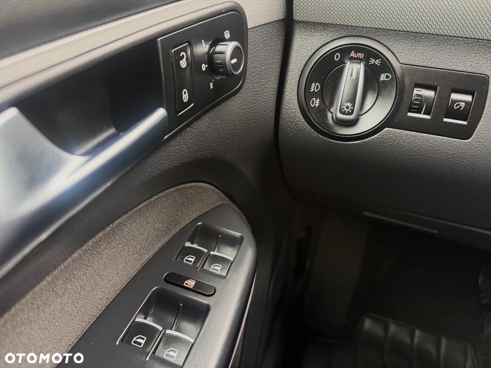 Volkswagen Touran 1.6 TDI DPF BlueMotion Technology DSG MATCH - 16