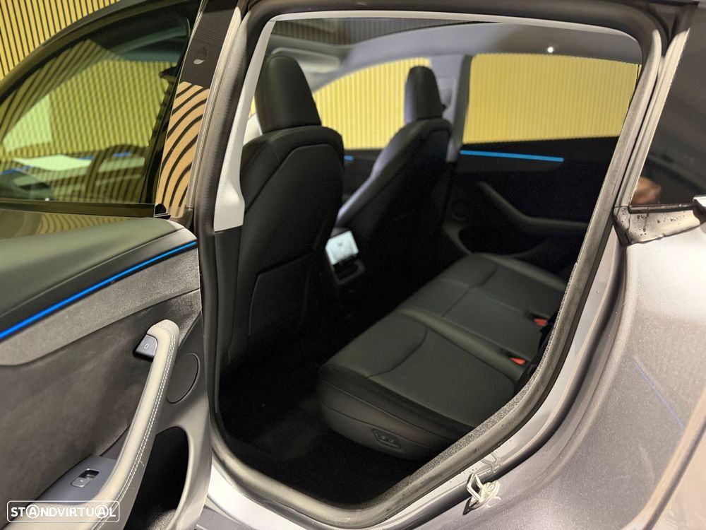 Tesla Model Y Long Range Dual Motor AWD - 10