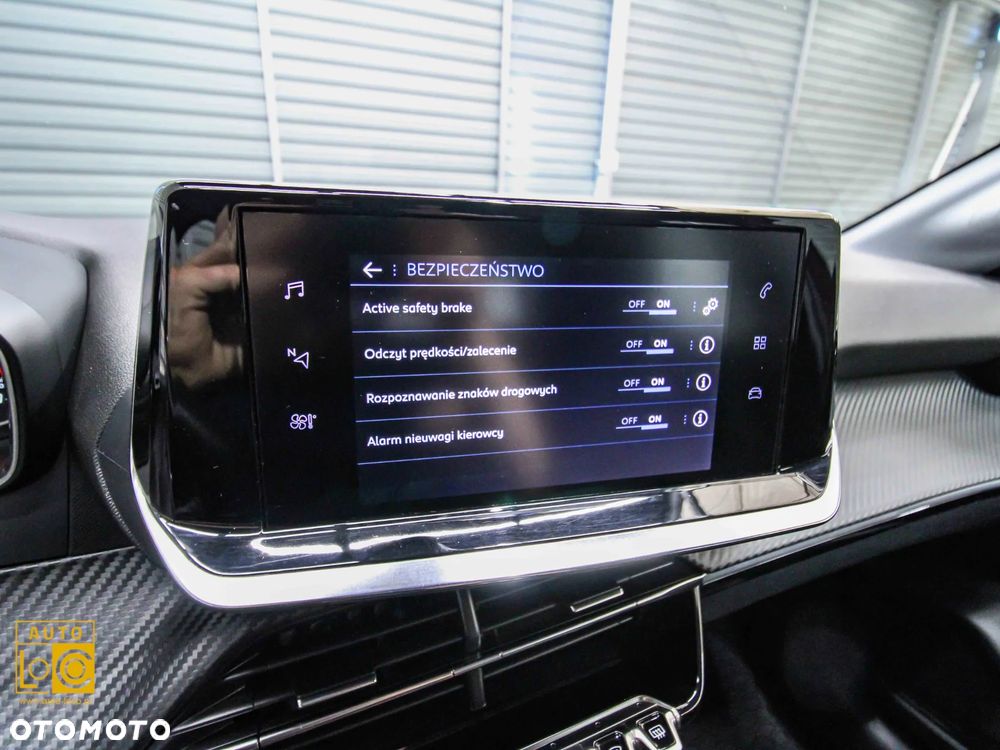 Peugeot 208 PureTech 100 EAT8 Allure - 22