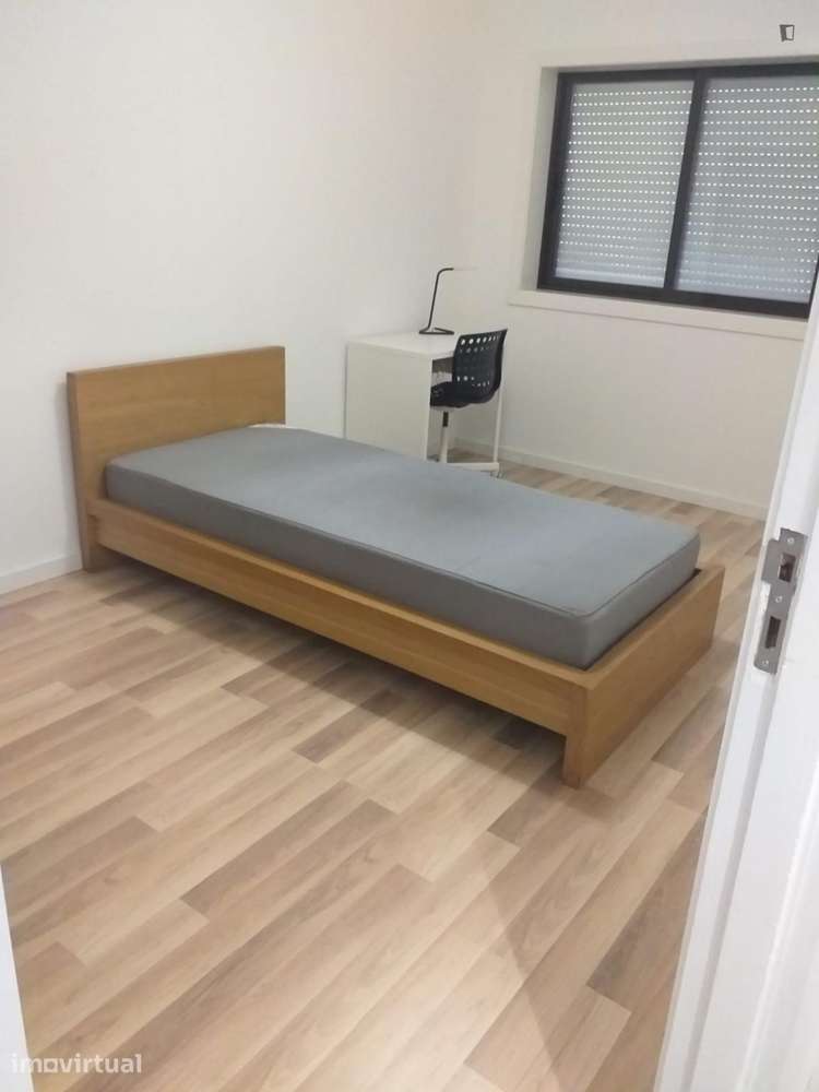 Quarto - localizado em Cedofeita Porto - Grande imagem: 4/12