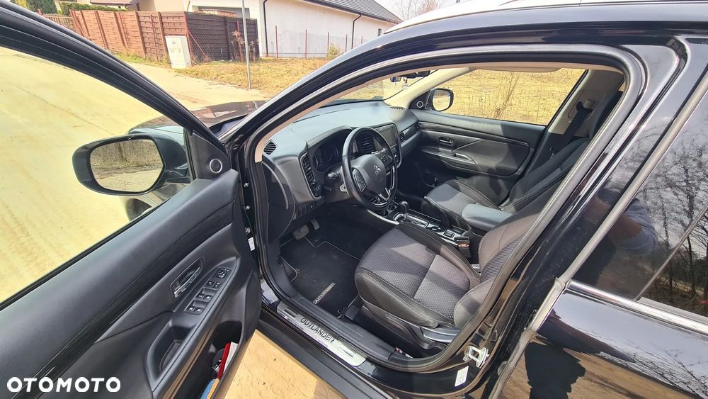 Mitsubishi Outlander 2.0 Intense 2WD CVT - 18