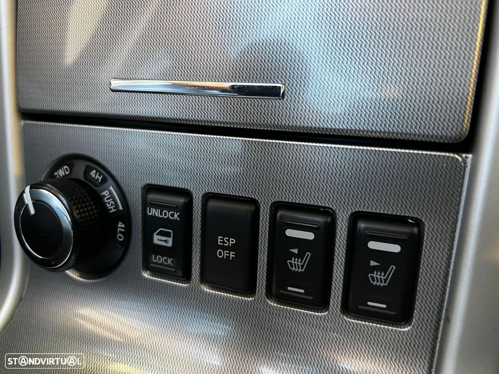 Nissan Navara 3.0 dCi V6 CD LE AT 4WD - 42