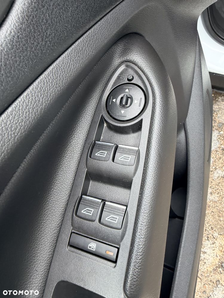 Ford Kuga 2.0 TDCi 2x4 Titanium - 25