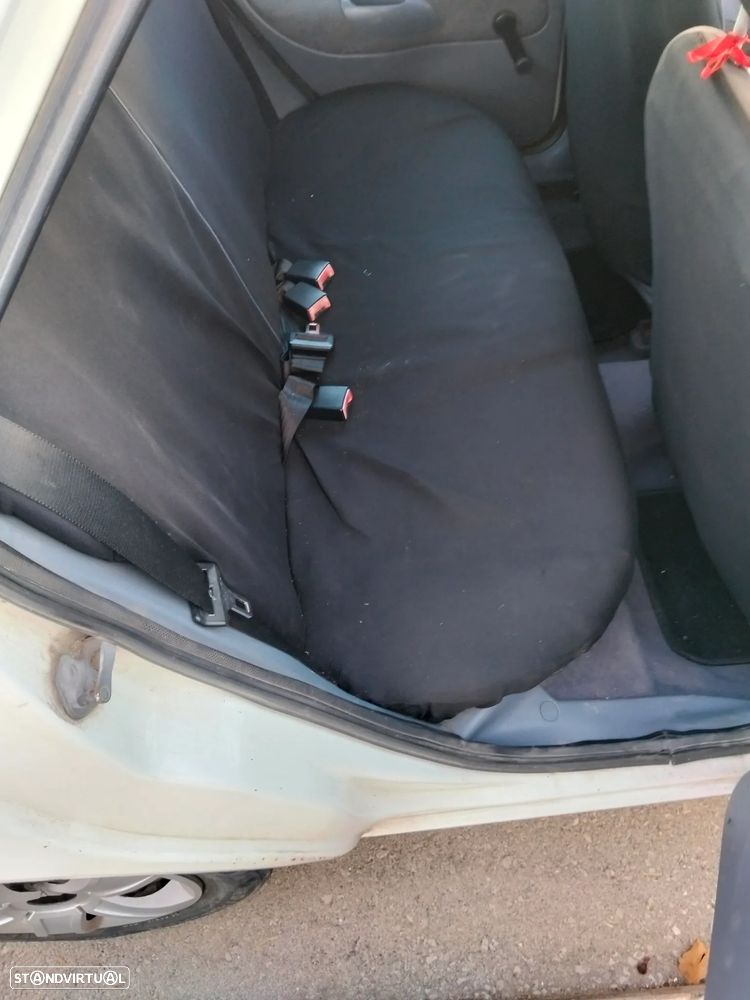 Ford Fiesta 1.8 D Studio - 9