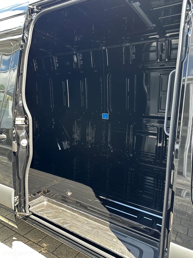 Mercedes-Benz Sprinter - 26
