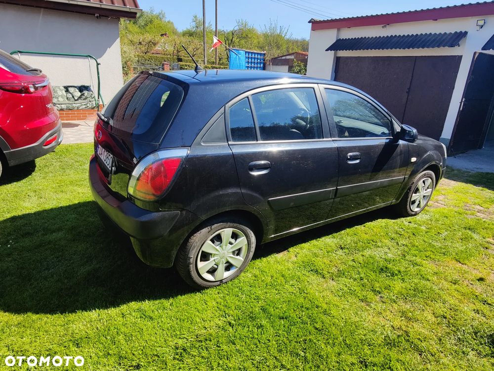 Kia Rio - 4