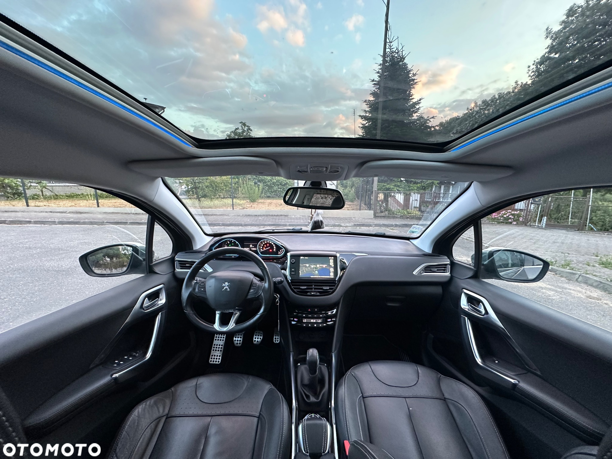 Peugeot 2008 1.6 e-HDi Allure S&S - 18