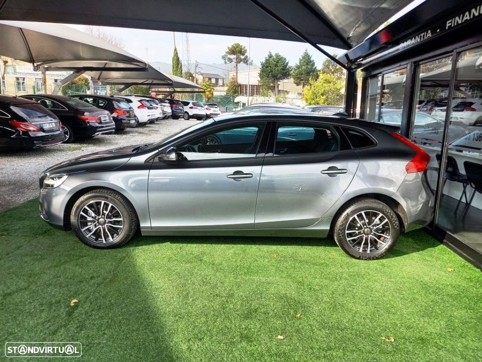Volvo V40 2.0 D2 Momentum Geartronic - 9