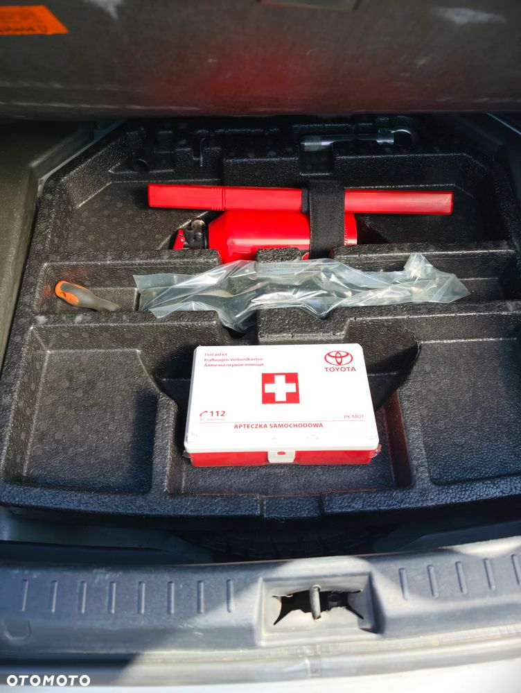 Toyota Avensis 1.8 Active MS - 33