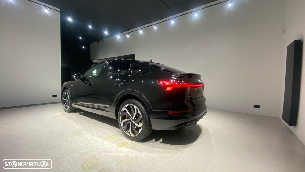 Audi e-tron 55 quattro S line - 12