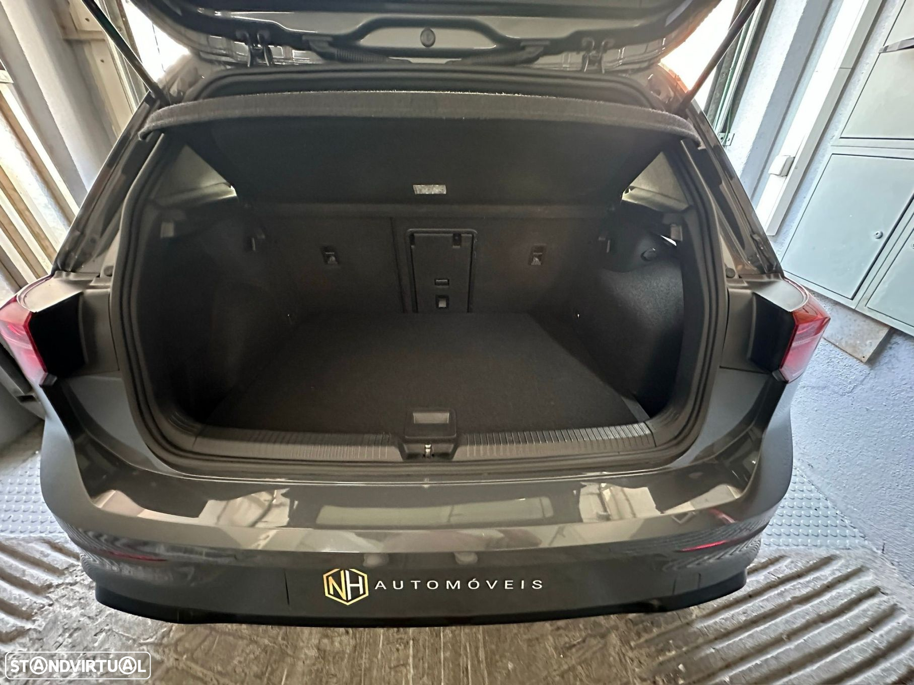 VW Golf 2.0 TDI R-Line DSG - 25