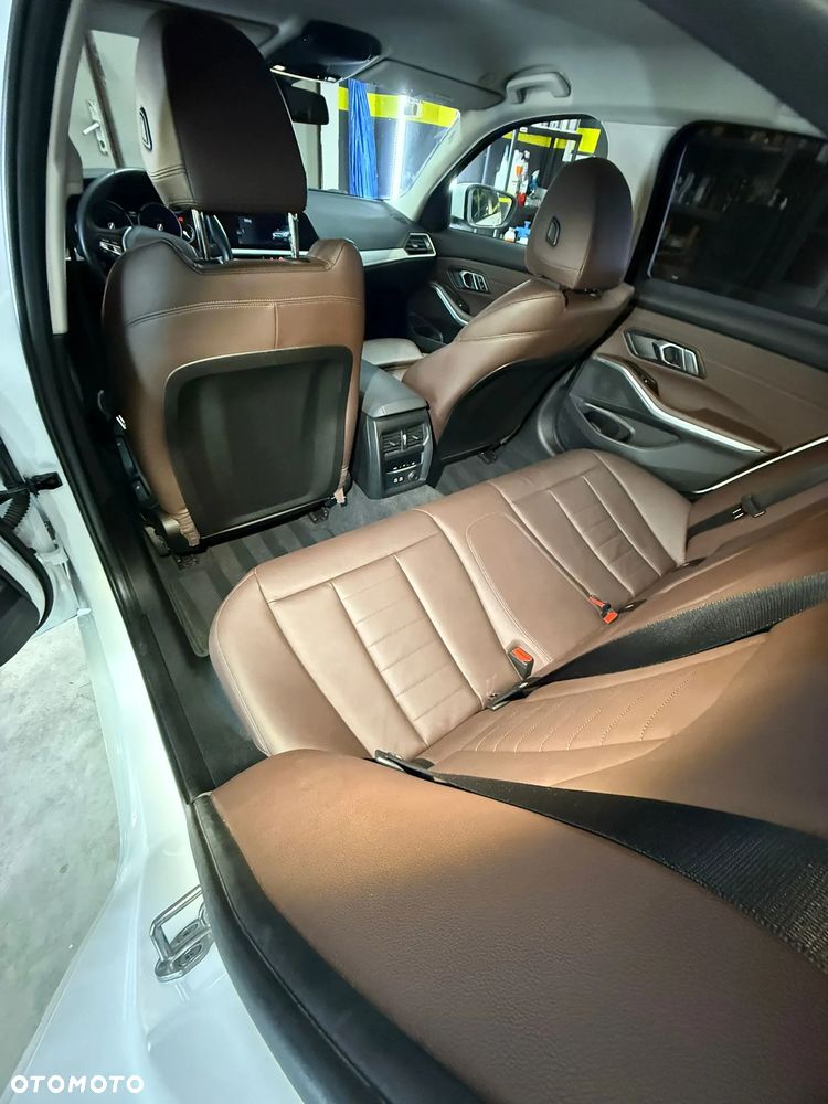 BMW Seria 3 318d MHEV Sport Line - 34