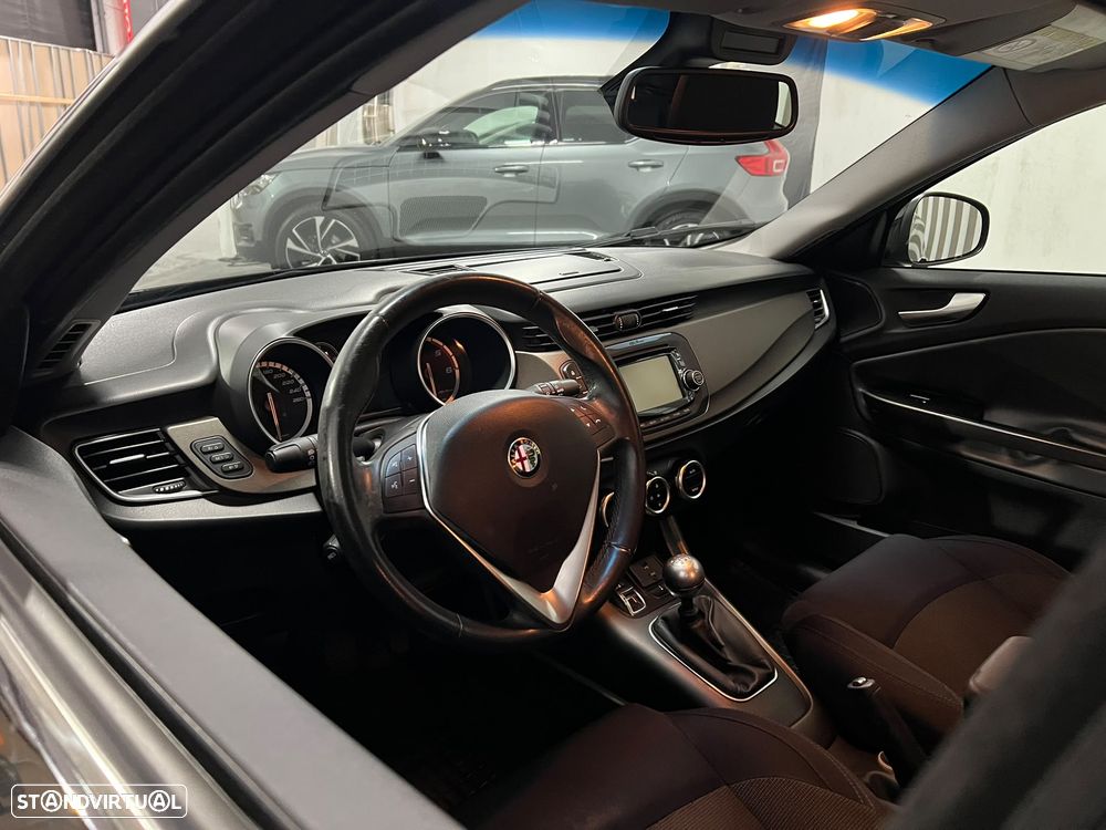 Alfa Romeo Giulietta 1.6 JTDm Exclusive - 22