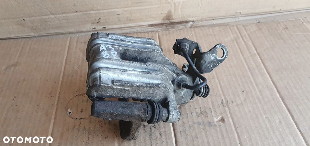 Zacisk hamulcowy prawy tył tylny Audi A3 8P - 2