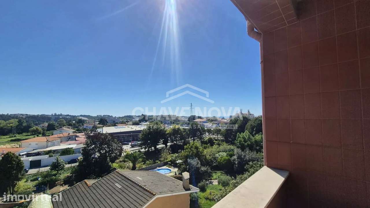 Apartamento T2 com Varanda, Suite, Garagem e Arrumo - Grande imagem: 4/18