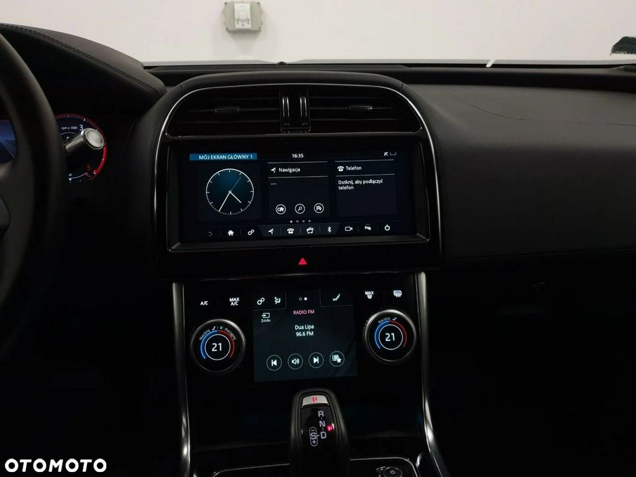 Jaguar XE 2.0 D180 SE - 21