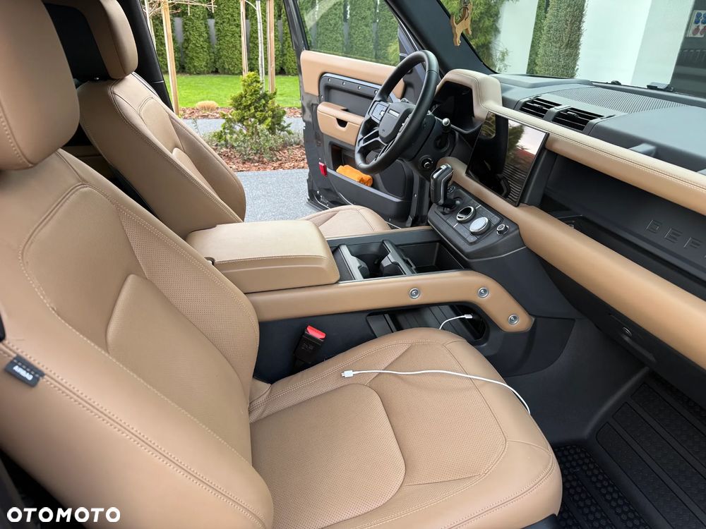 Land Rover Defender 3.0 D300 mHEV X-Dynamic HSE - 12