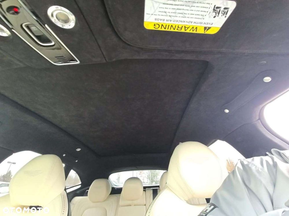 Aston Martin DBX - 5