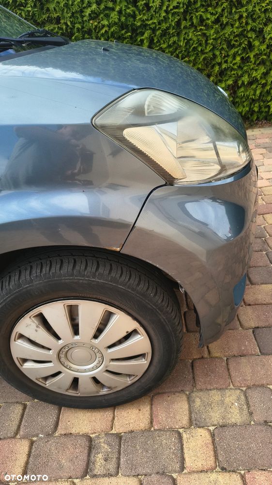 Daihatsu Sirion - 19