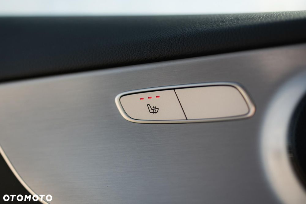 Mercedes-Benz Klasa C 300 9G-TRONIC - 28
