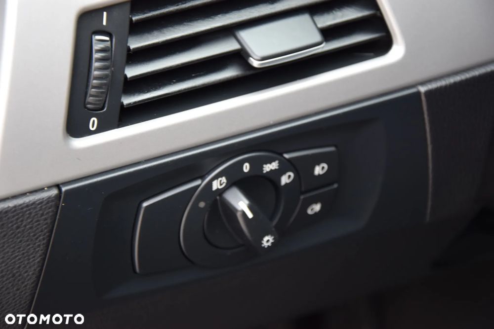 BMW Seria 3 318i - 27