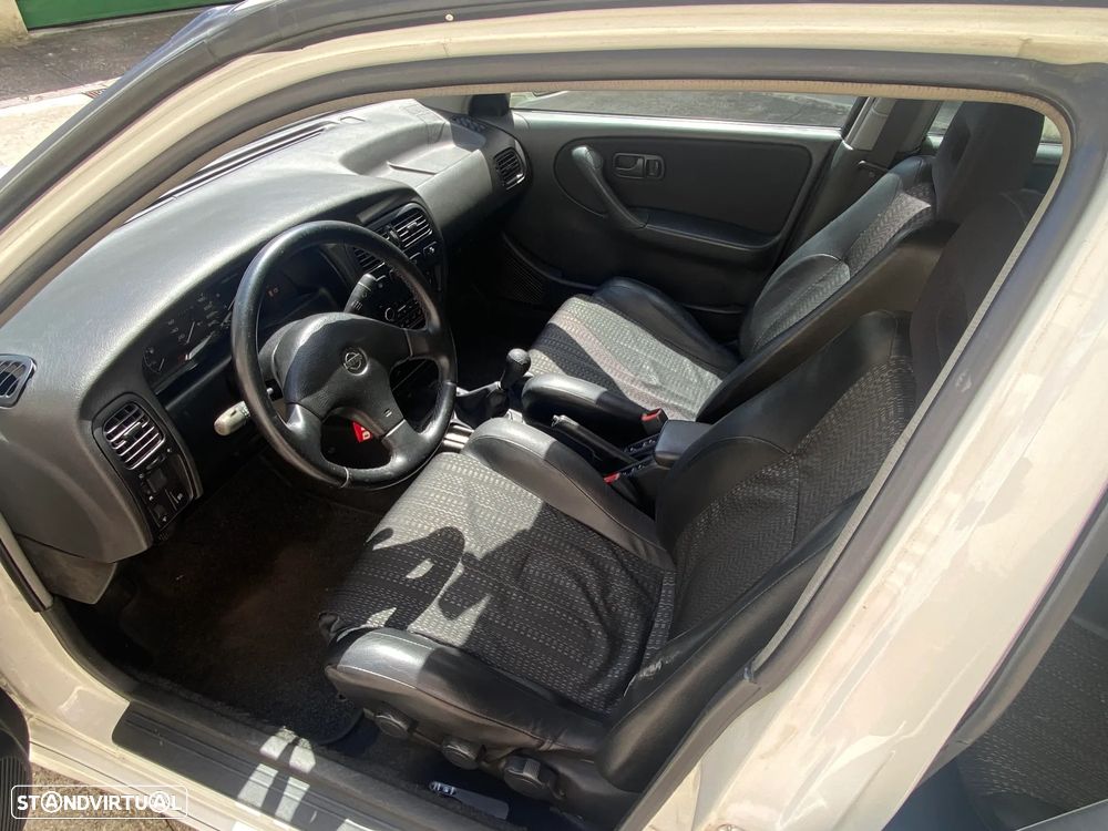 Nissan Primera Sedan 2.0-16 GT - 19