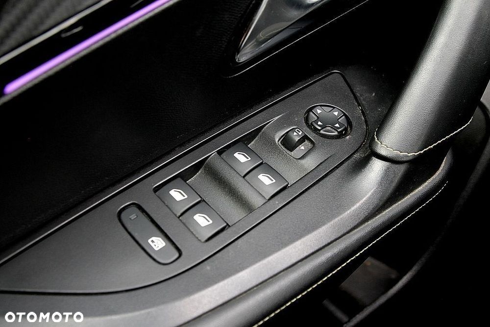 Peugeot 2008 1.2 PureTech GT S&S EAT8 - 17