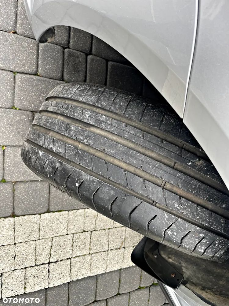 Volkswagen Touran 1.6 TDI DPF BlueMotion Technology Comfortline - 16