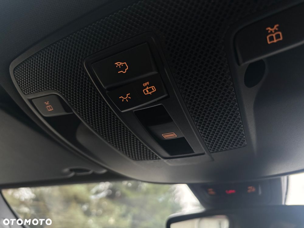 Mercedes-Benz CLA 200 7G-DCT AMG Line - 38