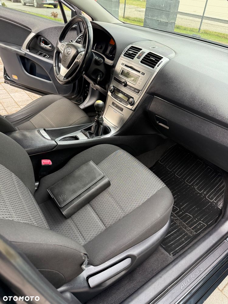 Toyota Avensis 1.8 Sol - 21