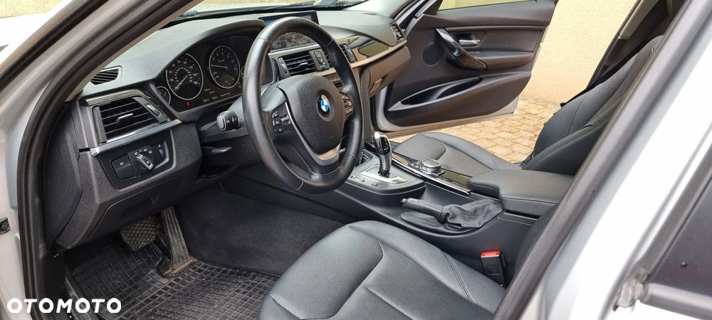 BMW Seria 3 328i Touring Sport Line - 8