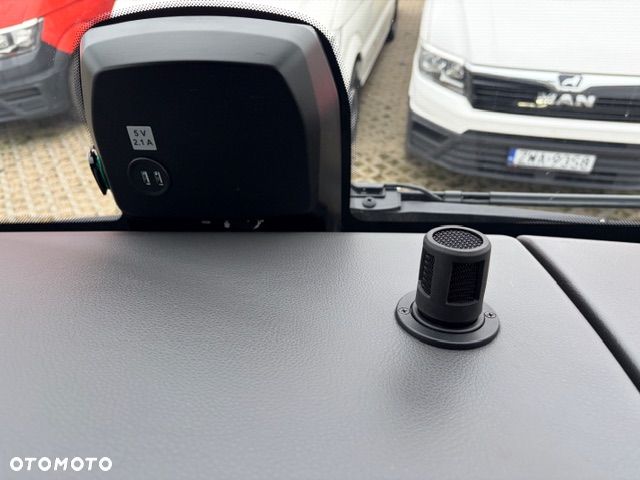 MAN LION`S COACH L R08 - 32