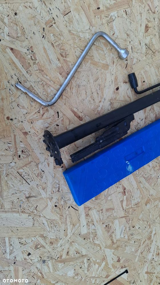 BMW E36 LEWAREK PODNOŚNIK KLUCZ TRÓJKĄT - 2