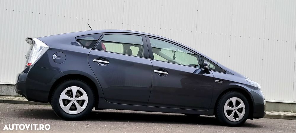 Toyota Prius ver--hybrid-life - 2