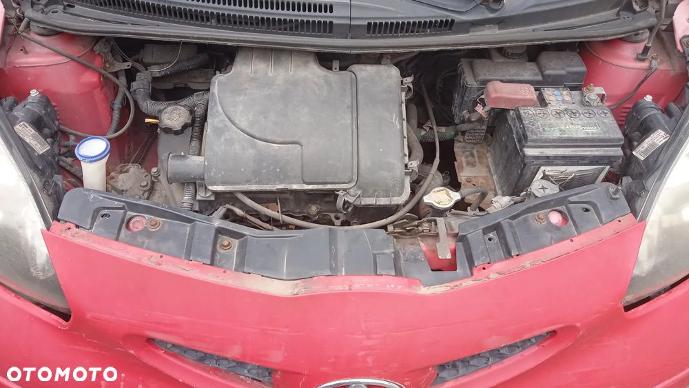 Części blacharskie 3P0 silnik 1KRB52 skrzynia C551 Toyota Aygo 1.0 VVTI benzyna - 3