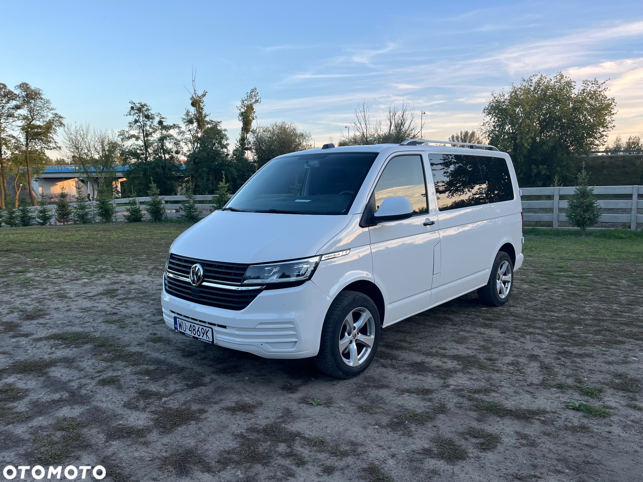 Volkswagen Caravelle - 8
