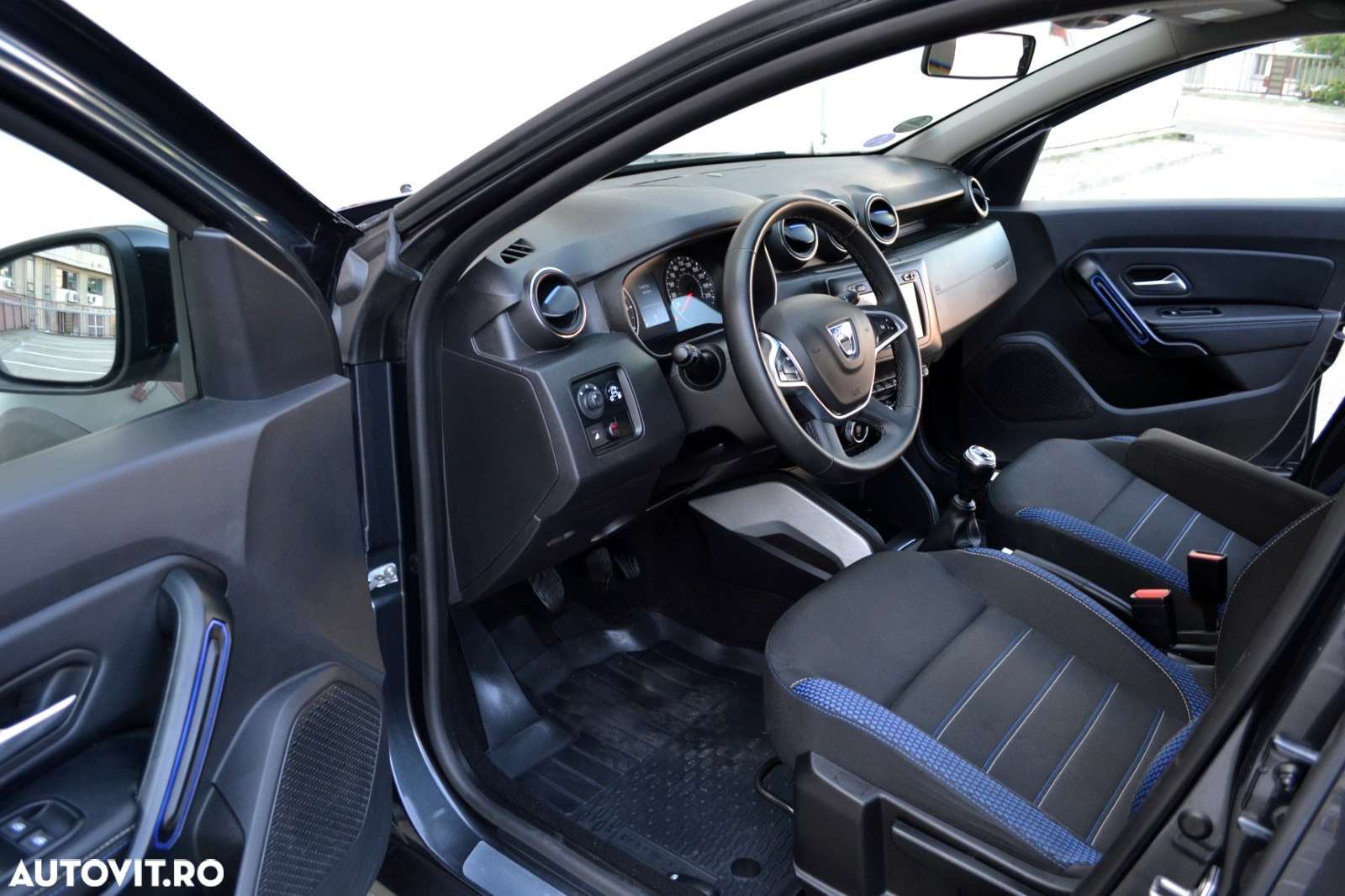 Dacia Duster TCe 100 2WD Celebration - 14