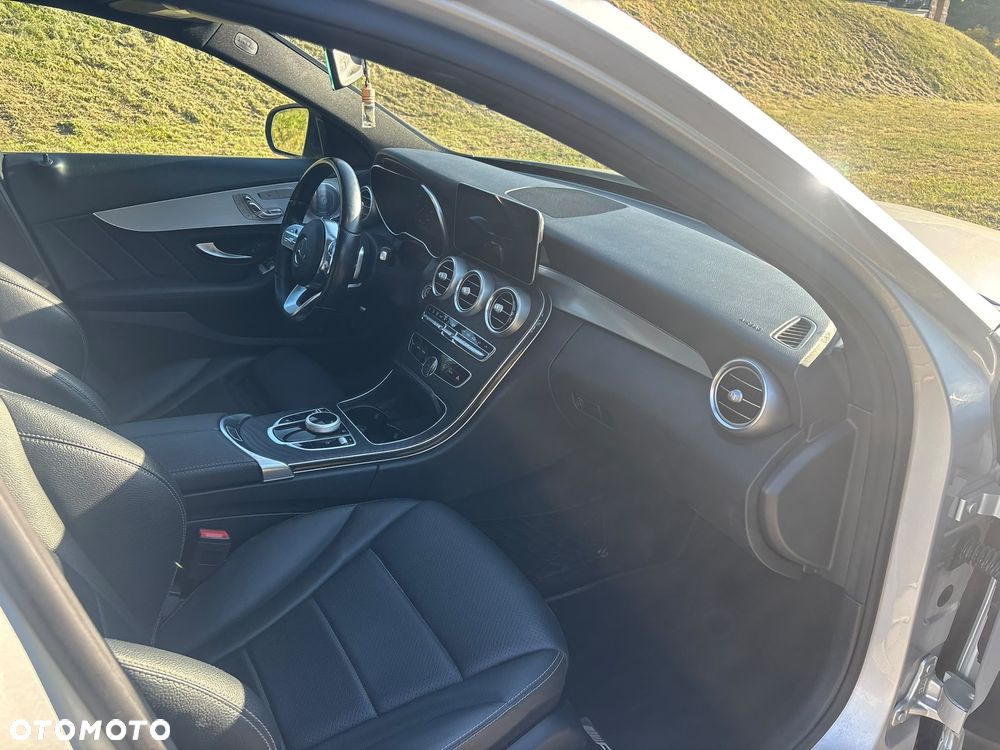 Mercedes-Benz Klasa C 300 9G-TRONIC - 22