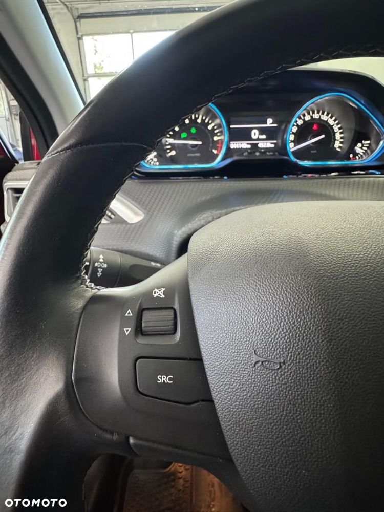 Peugeot 2008 1.2 Pure Tech Allure S&S EAT6 - 14